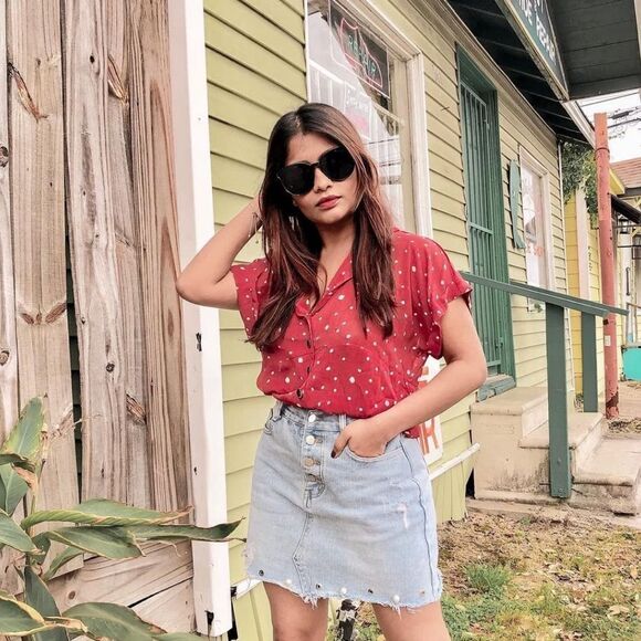 Guess L Red Textured Polka Dot Romantic Sheer Short Sleeve Collared Blouse - Picture 15 of 16